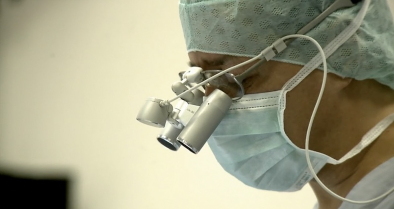 Erfahrener Haarchirurg etliche erfolgreiche Haartransplantationen